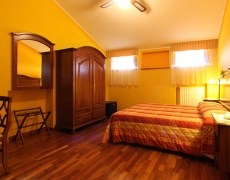 Camera mansardata | Attic bedroom