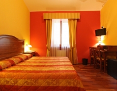 Camera con vista | Room with views